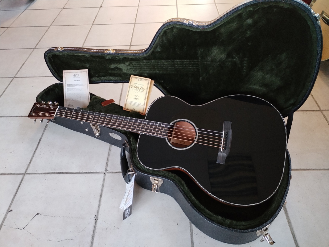 Martin OM Custom Shop black top