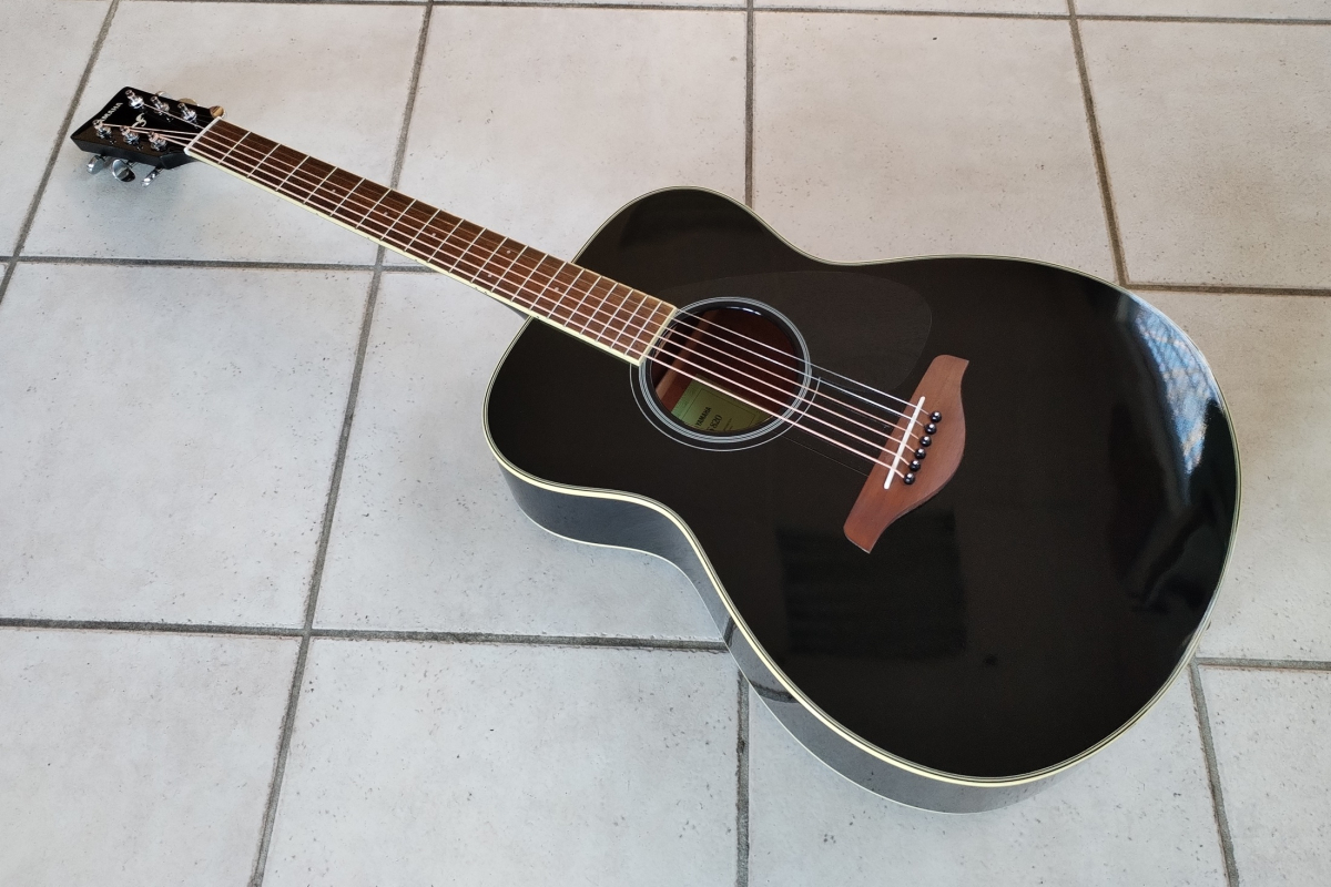 Yamaha FS-820 Black second hand