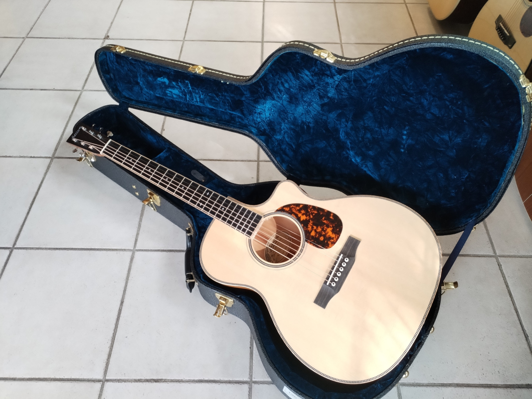 Larrivee OMV-50 Mahagoni Traditional