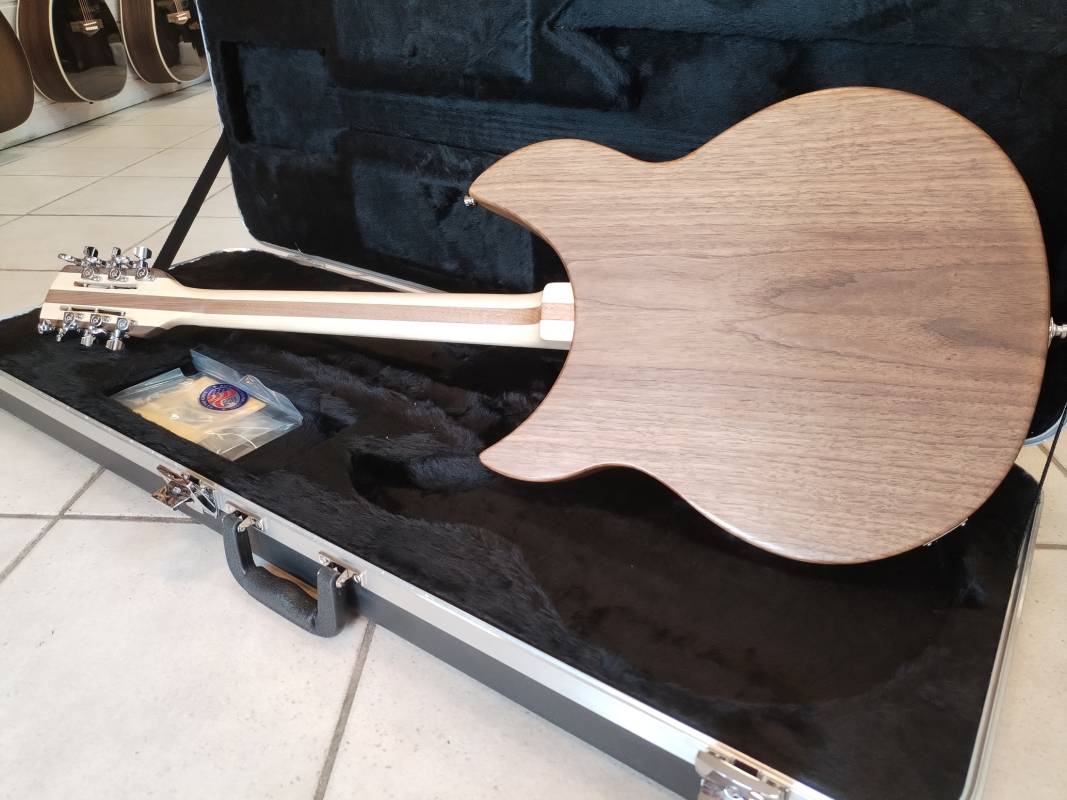 Rickenbacker 330/12W Walnut incl. Koffer