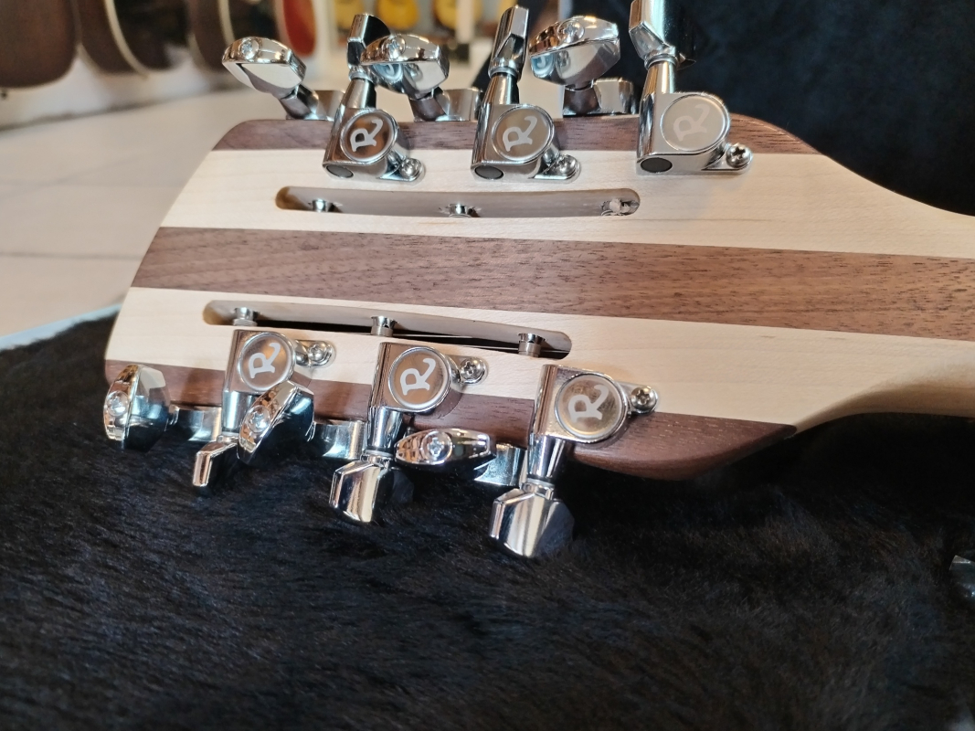 Rickenbacker 330/12W Walnut incl. Koffer