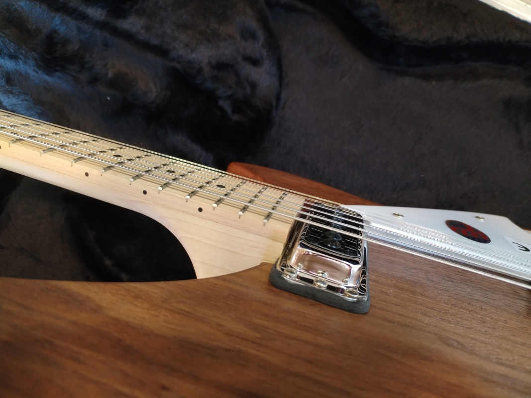 Rickenbacker 330/12W Walnut incl. Koffer