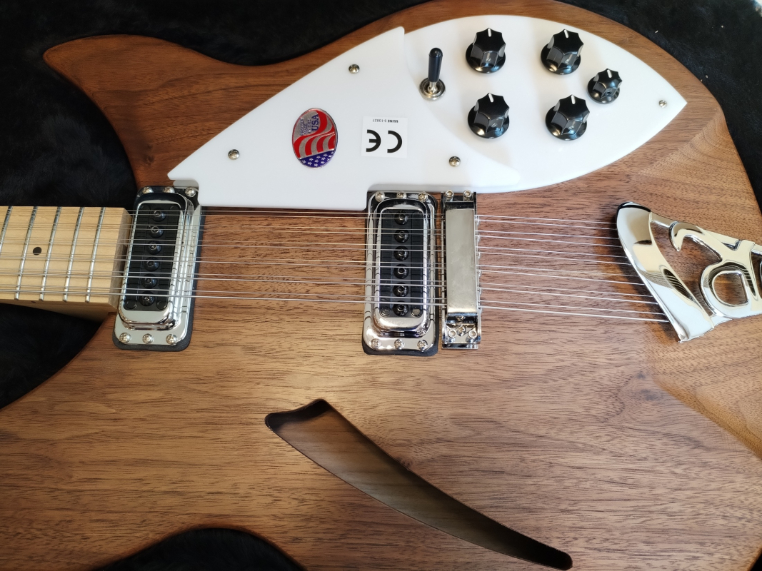 Rickenbacker 330/12W Walnut incl. Koffer