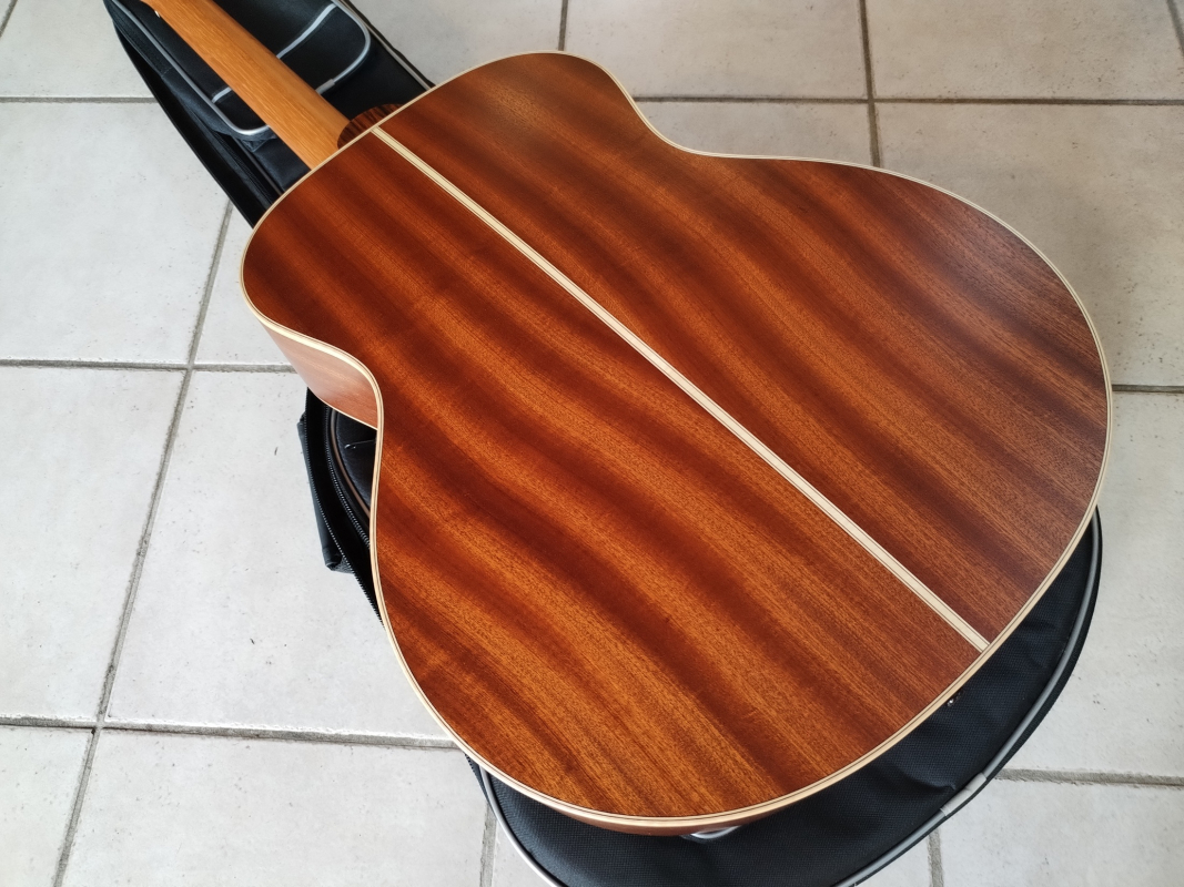Lakewood J-14 Bariton Demomodell zum Sonderpreis