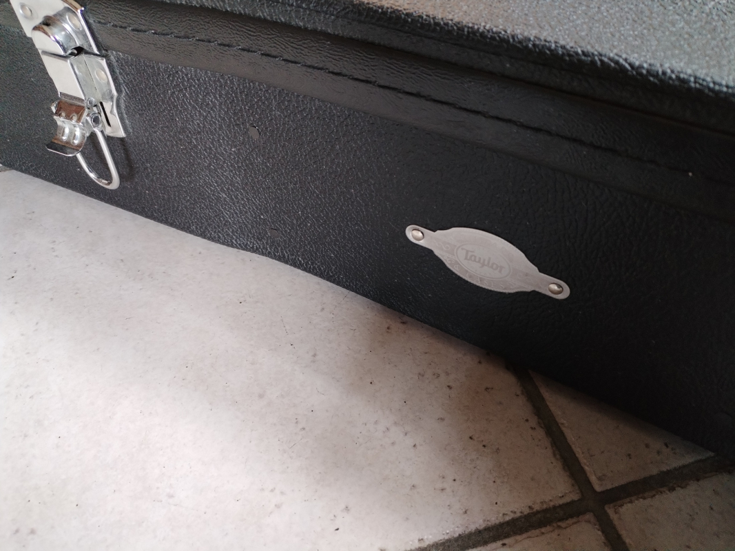 Taylor GA Grand Auditorium Case second hand