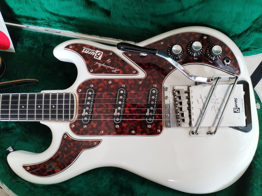 Burns Hank Marvin The Legend Bj 2002 Made in England orig.Case
