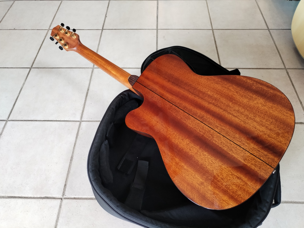 Voyage-Air Guitars VAOM-1C second hand