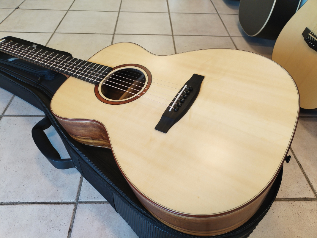 Lakewood M-18 Eigenart