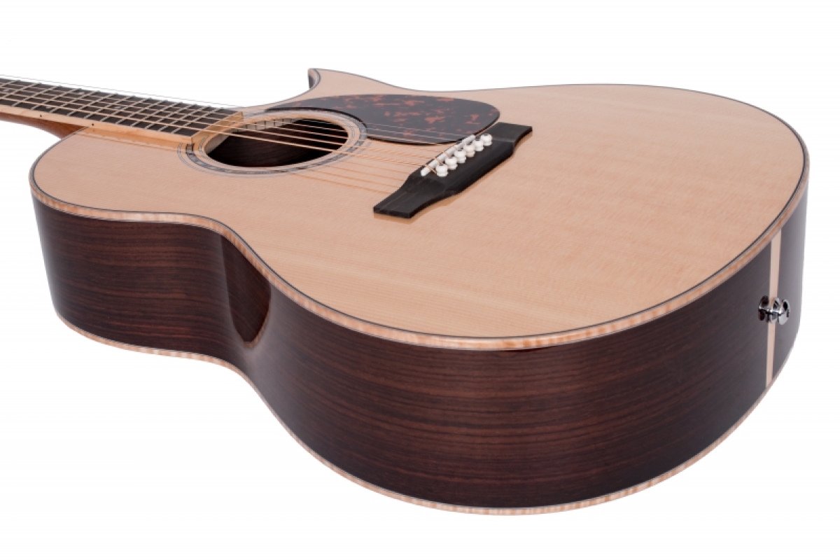 Larrivee C-09