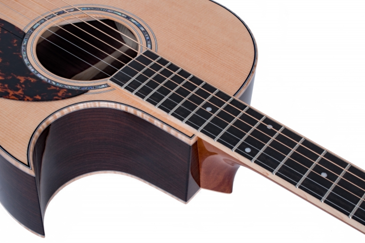 Larrivee C-09