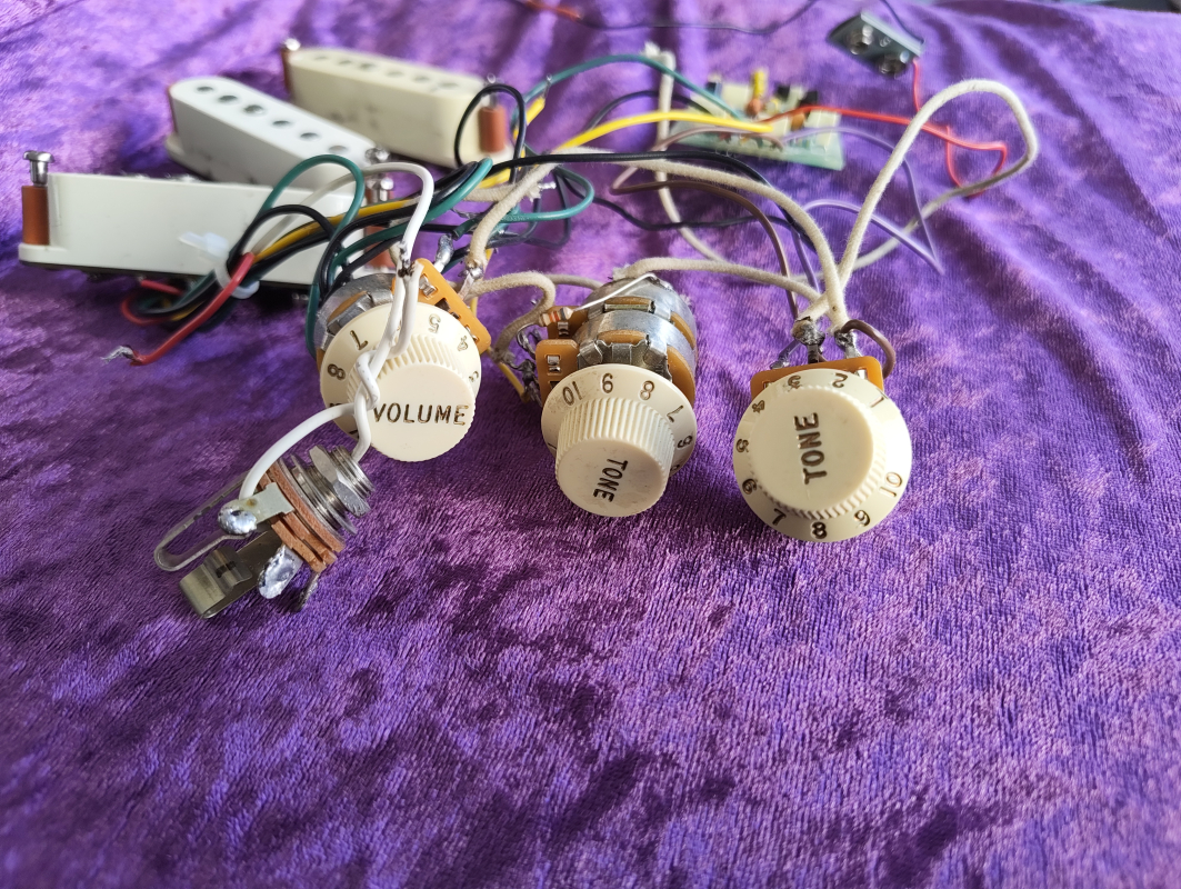 Fender Eric Clapton Stratocaster Elektronik-Komplettset (Pickups, Potis & Preamp)
