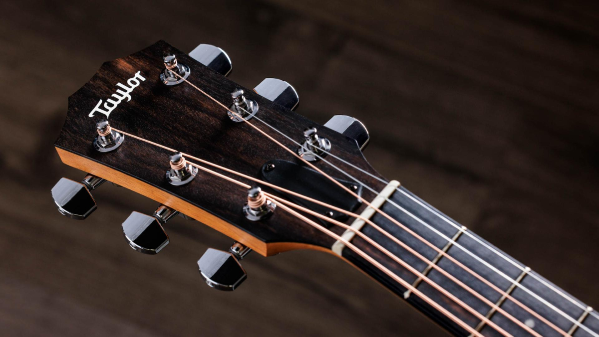 Taylor 212ce