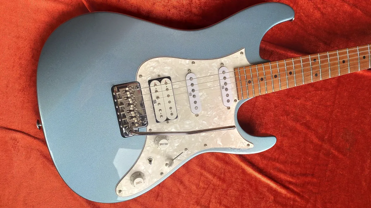 Ibanez AZ2204 Prestige * Made in Japan * Seymour Duncan Hyperion single coil and Humbucker PU *