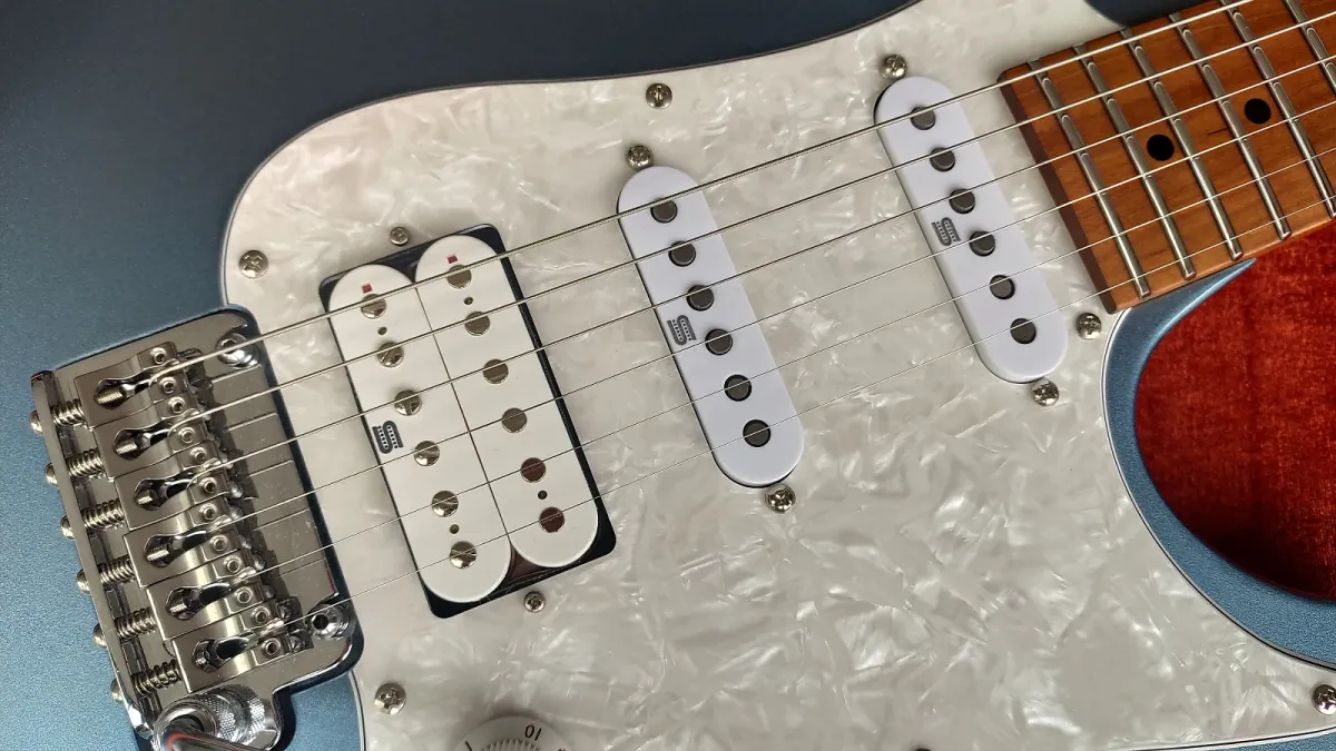 Ibanez AZ2204 Prestige * Made in Japan * Seymour Duncan Hyperion single coil and Humbucker PU *