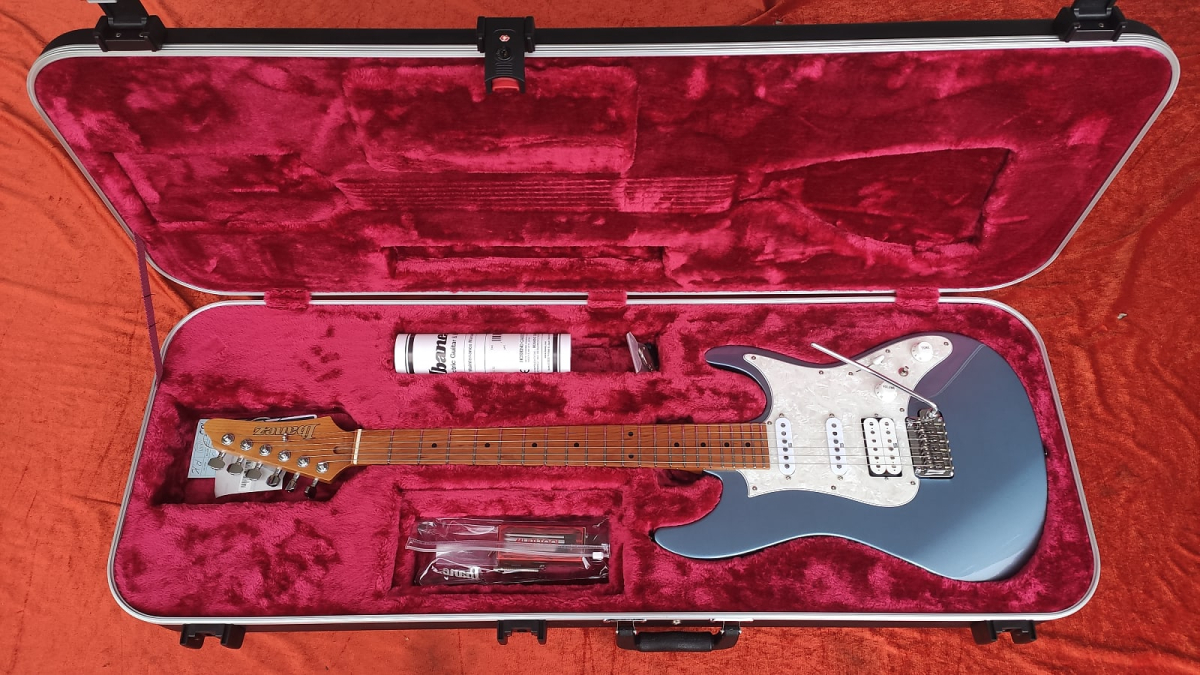 Ibanez AZ2204 Prestige * Made in Japan * Seymour Duncan Hyperion single coil and Humbucker PU *