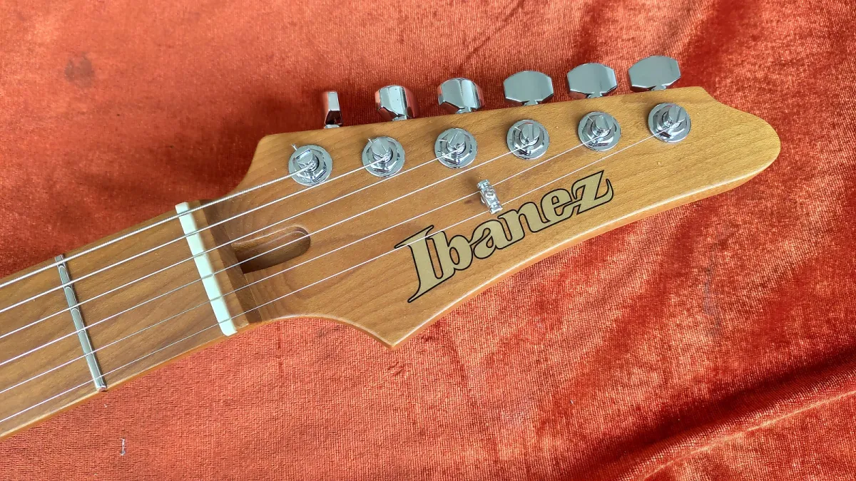 Ibanez AZ2204 Prestige * Made in Japan * Seymour Duncan Hyperion single coil and Humbucker PU *