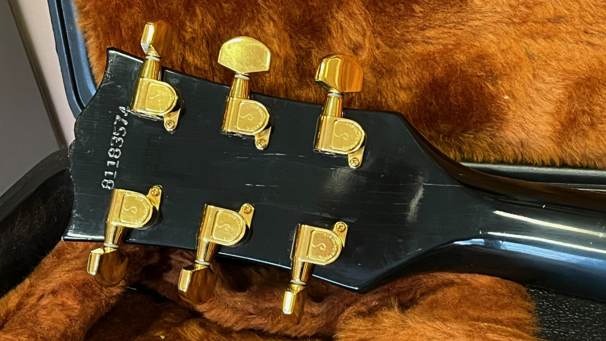 1983 Gibson Les Paul Custom with Protector Case -  2nd Hand