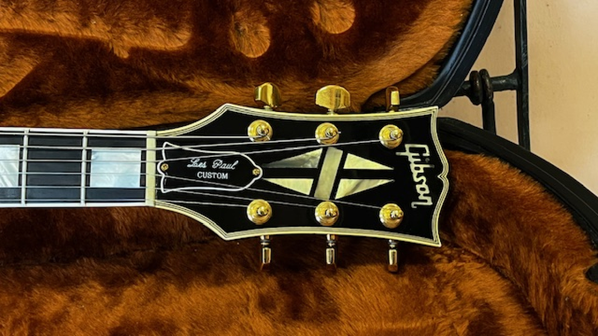1983 Gibson Les Paul Custom with Protector Case -  2nd Hand