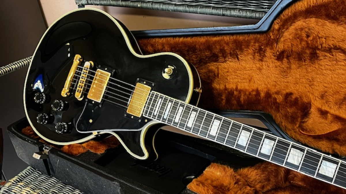 1983 Gibson Les Paul Custom with Protector Case -  2nd Hand