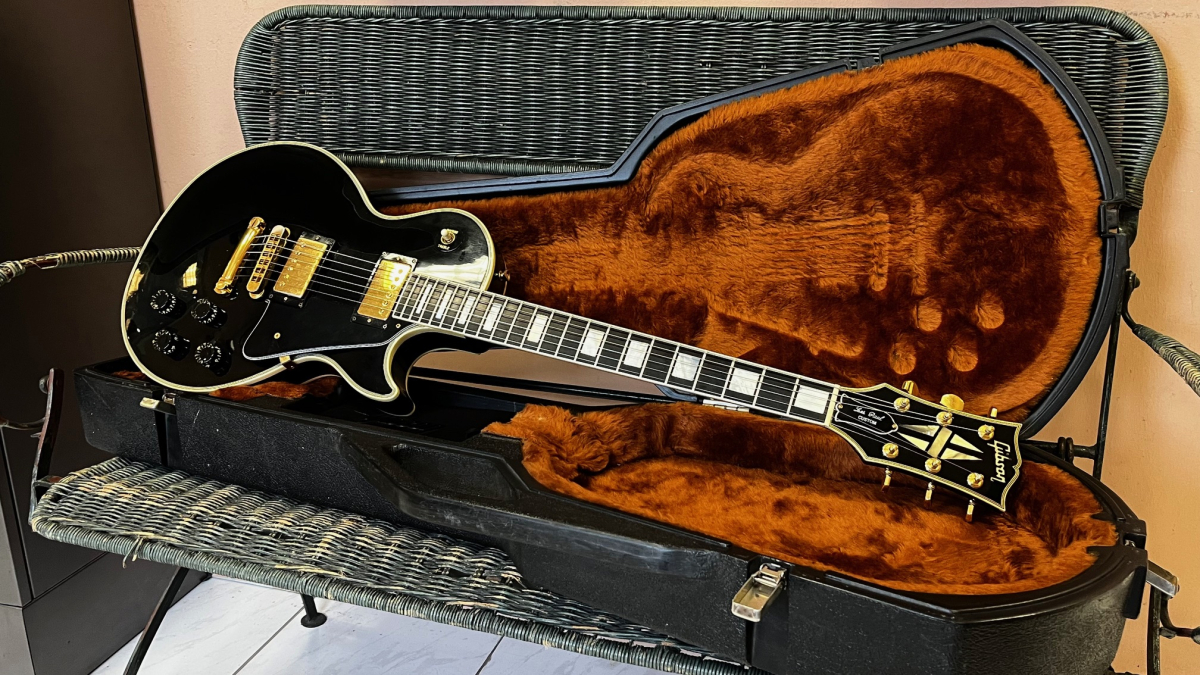 1983 Gibson Les Paul Custom with Protector Case -  2nd Hand