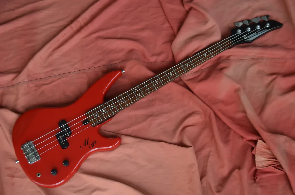 Yamaha RBX200 BASS*rare model is top quality made in 2000 in Taiwan/not red China!*red body/black neck