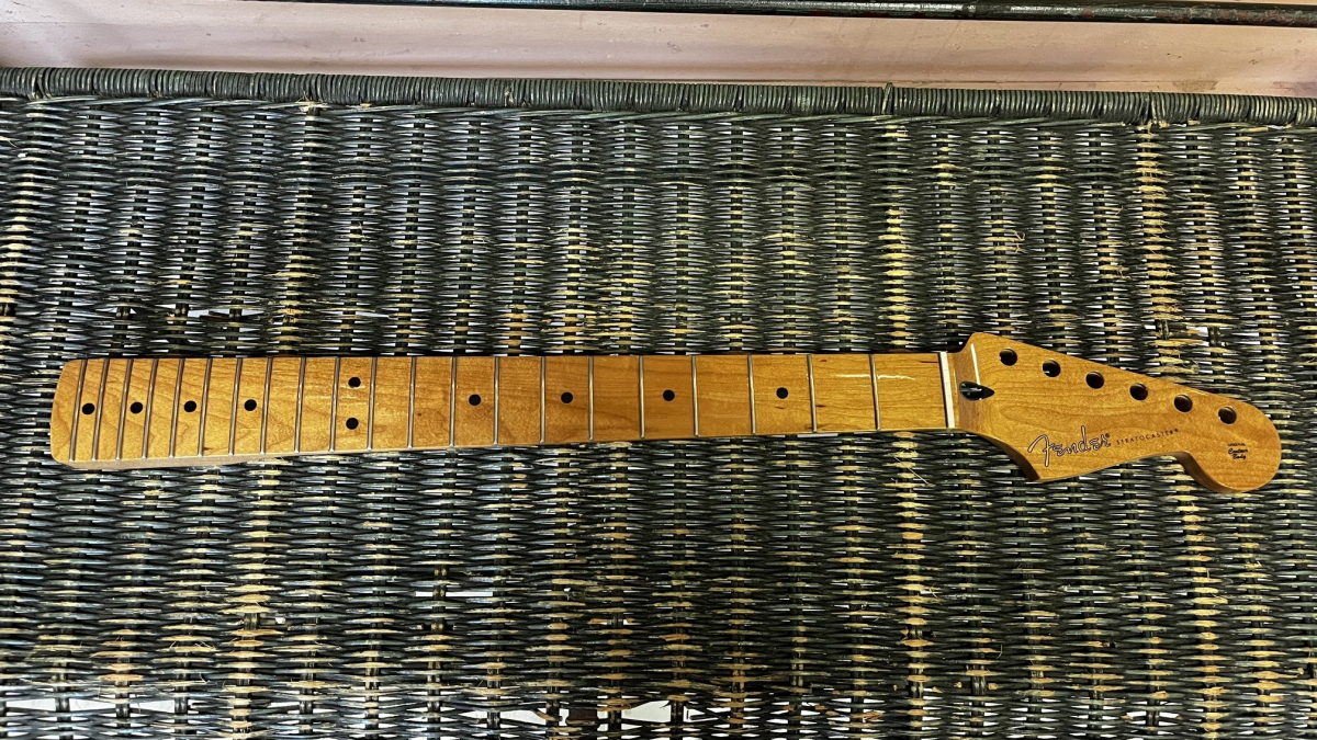 Fender Roasted Maple Stratocaster Neck, 21 Narrow Tall Frets, 9,5 Radius, Flat Oval C Profile